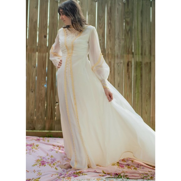 Vintage 70s Renaissance wedding gown, white cream lace chiffon, longsleeves, Sm​ - Picture 5 of 11